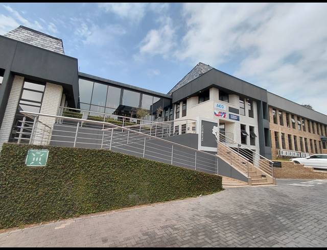 121M² OFFICE TO LET IN HURLINGHAM